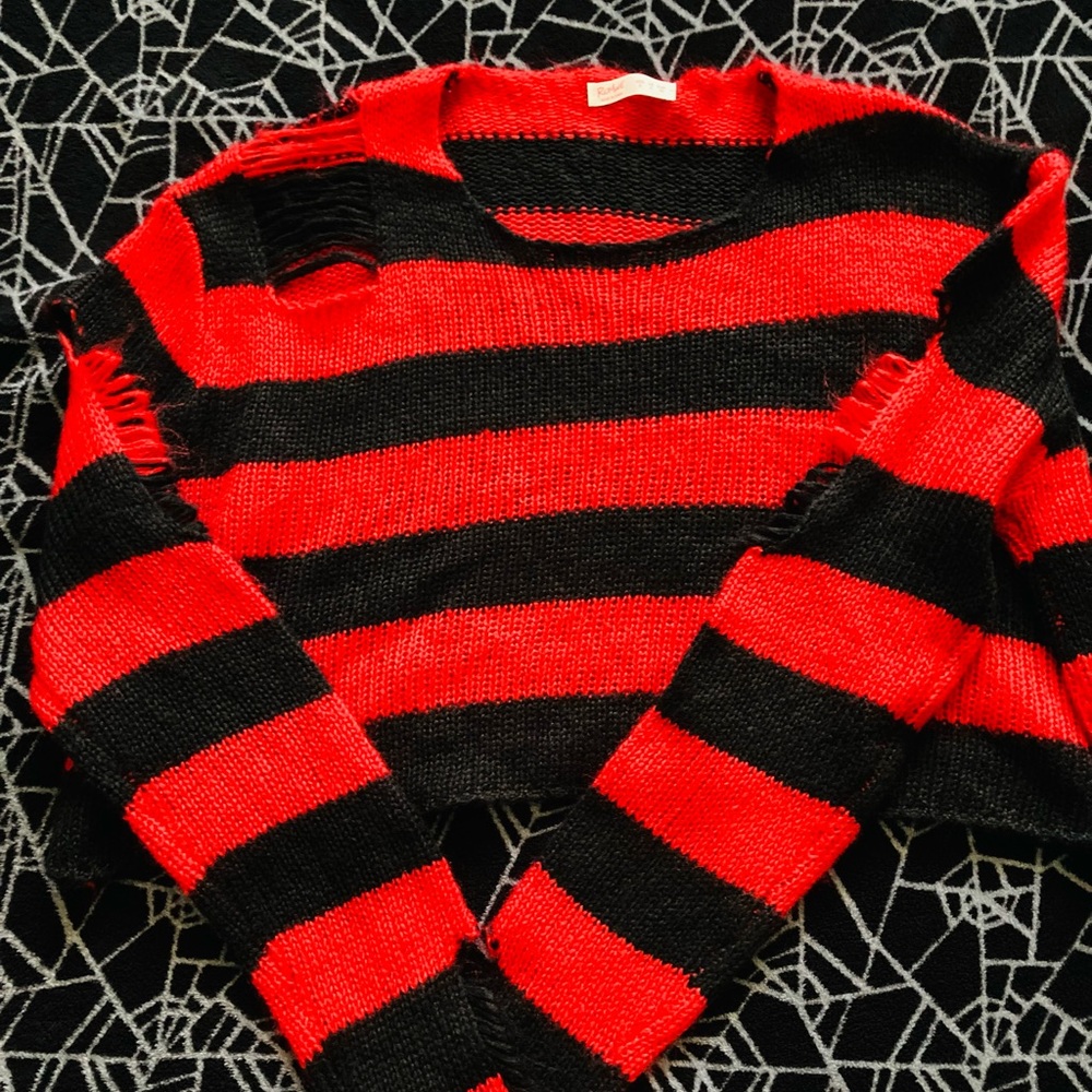 ROMWE Goth/Grunge/Emo/Punk Red And Black Cropped Distressed Sweater SIZE SMALL